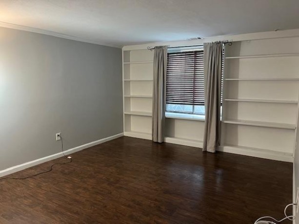 townhouse-for-rent-in-coram-usa-big-1