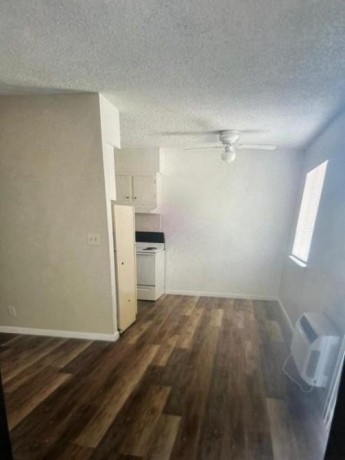 apartment-2-bedroom-1-bath-call-us-at-559-549-3637-fresno-big-2