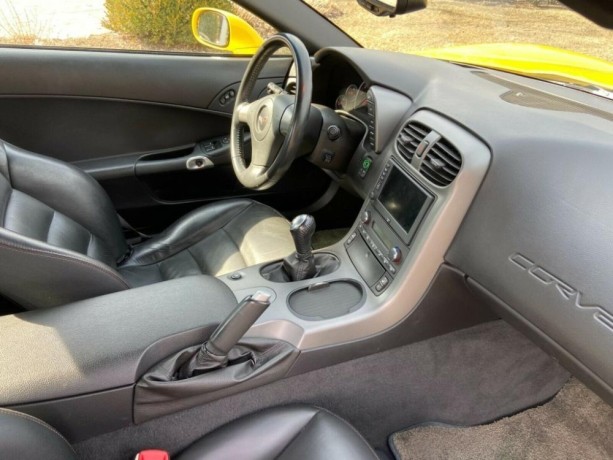 2006-chevrolet-corvette-z06-yellow-coupe-milwaukee-big-0
