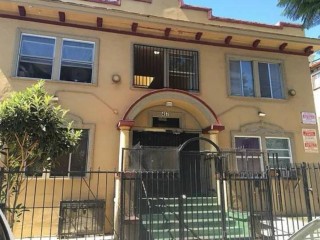 charming-2-bed-retreat-townhome-backs-up-to-wooded-area-murfreesboro