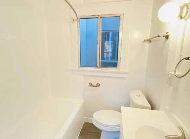 charming-2-bed-retreat-townhome-backs-up-to-wooded-area-murfreesboro-big-2