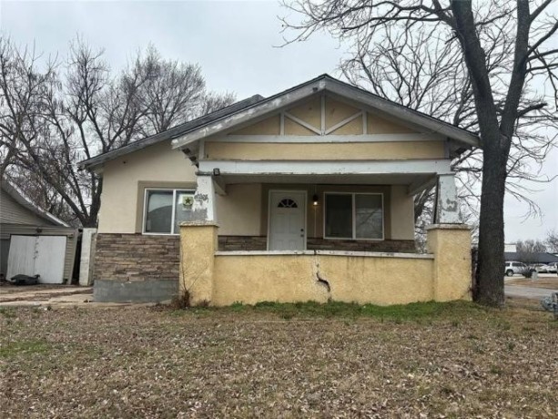 renovated-3-bed-bungalow-shawnee-big-0