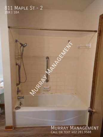 2-bedrooms-1-bathroom-at-maple-and-north-bend-big-2