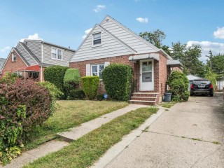 4-bedroom-home-for-sale-bellerose