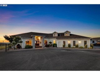 2-luxury-homes-for-multi-gen-living-on-26-acres-redmond