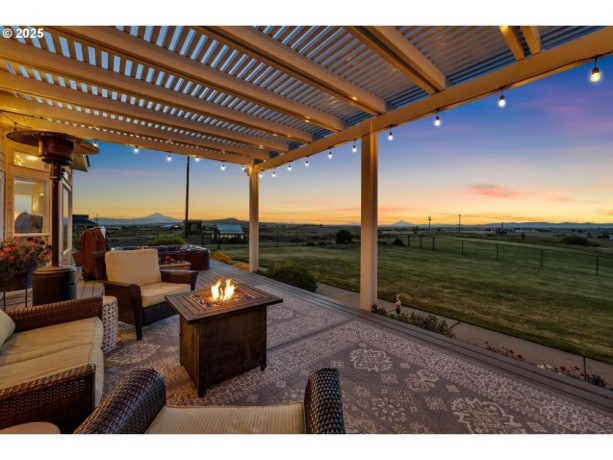 2-luxury-homes-for-multi-gen-living-on-26-acres-redmond-big-2