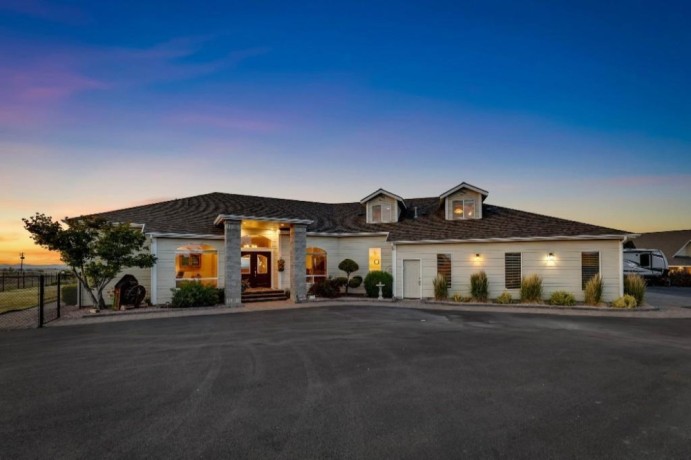 multigenerational-living-at-its-finest-26-acres-redmond-big-1