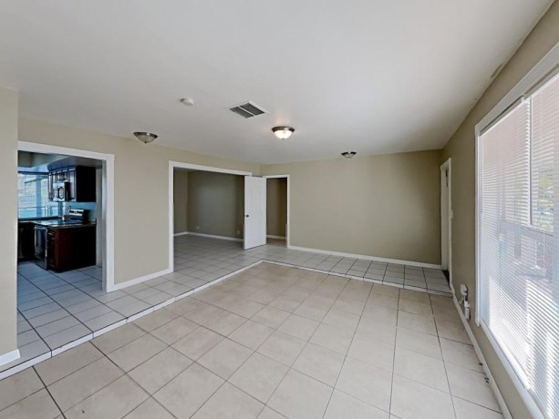 available-home-for-rent-in-33021-hollywood-park-big-2