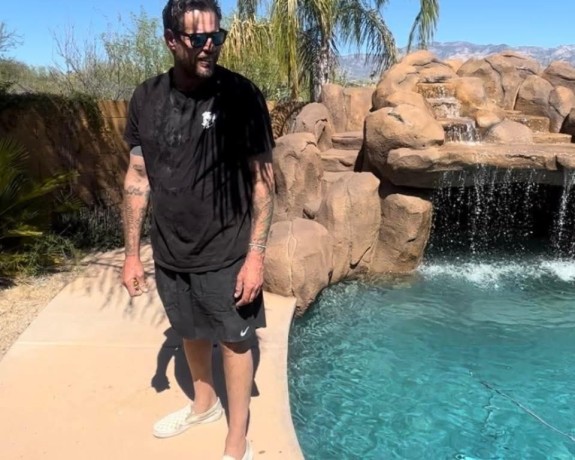 rock-sculptor-vertical-design-artist-ill-texture-artists-th-tucson-big-0