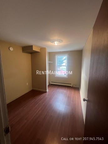 3-bedrooms-1-bathroom-at-carey-and-waterville-big-2