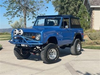 enlarge-image-1972-ford-bronco-convertible-metallic-blue-white-castle