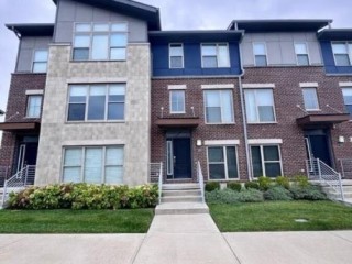 gorgeous-tri-level-townhome-at-grand-main-st-carmel