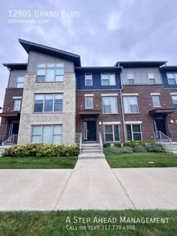 gorgeous-tri-level-townhome-at-grand-main-st-carmel-big-0