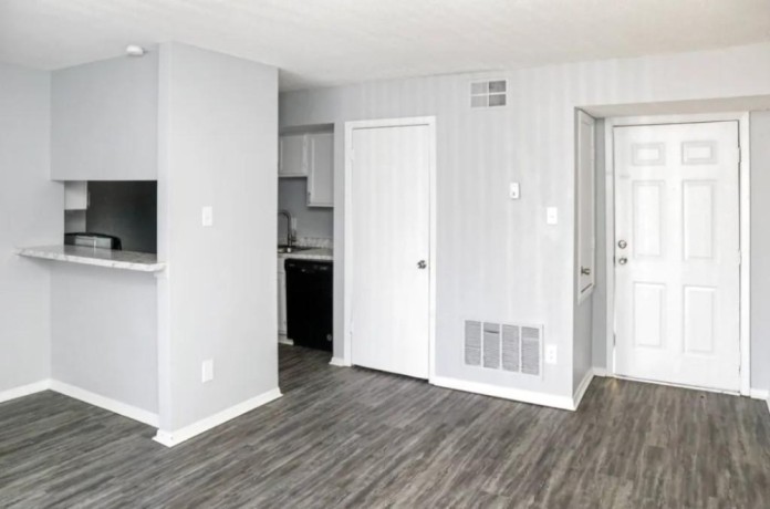 city-living-with-suburban-comfort-2br2ba-condo-dallas-big-2